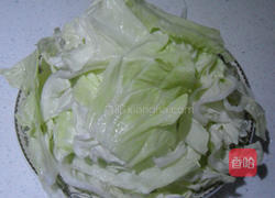 牛腩炖豆腐虾皮的做法