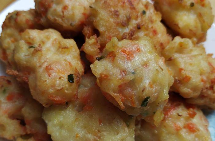 炸滑溜豆腐丸子的家常美味，外酥里嫩，营养丰富