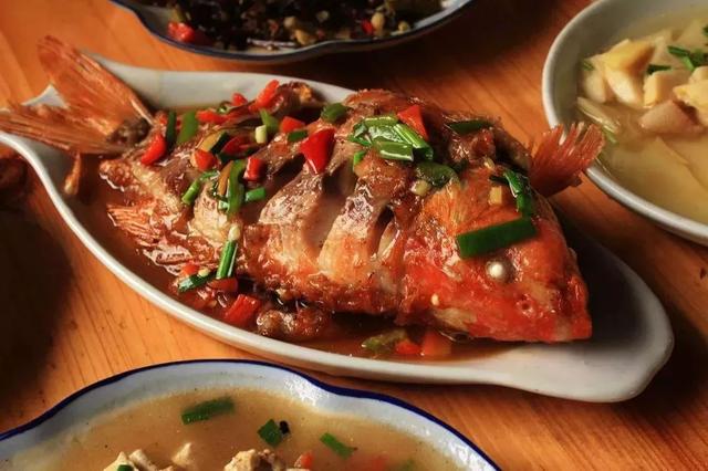 鲤鱼炖豆腐，传统下奶美食的神奇功效与做法解析