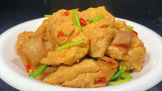 咖喱油豆腐炒肉片，香气四溢的家常美食制作指南