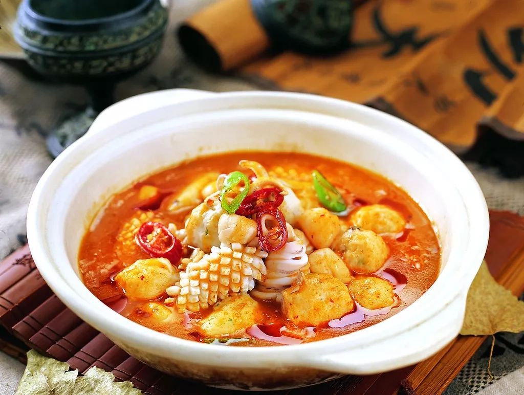 咖喱油豆腐炒肉片，香气四溢的家常美食制作指南