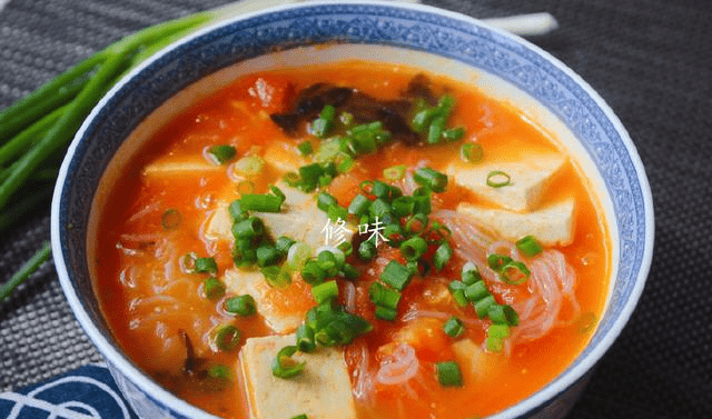 清汤番茄煮豆腐，一碗温暖的养生美食