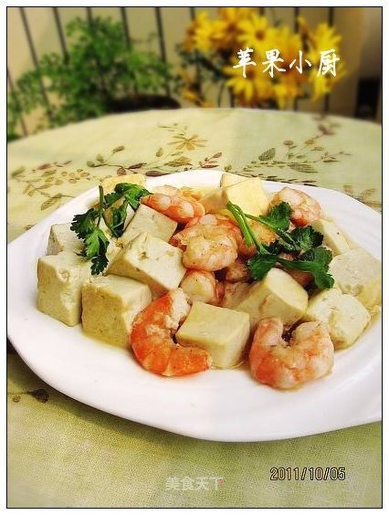 家常美食新尝试，酸菜虾仁炒豆腐的鲜美之道