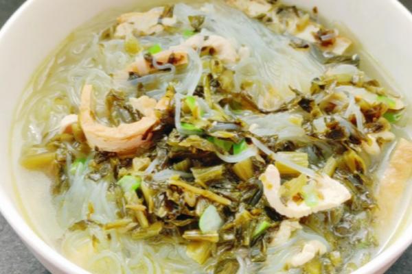 东北酸菜鱼豆腐，酸爽开胃，营养滋补的家常美食