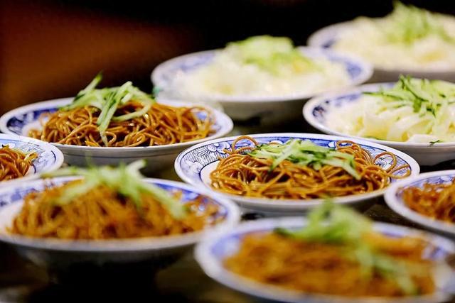 小肠陈的美食探秘，传统小吃背后的美味与养生之道