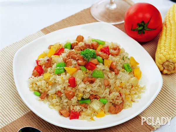火腿炒饭这样做，美味又营养，家常必备的快手美食