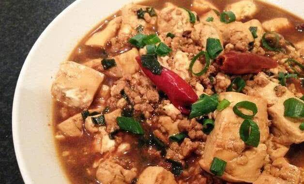 豆腐包菜炒鸡蛋，家常美食的养颜秘诀
