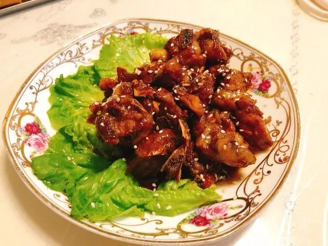 糖醋酱配排骨的做法