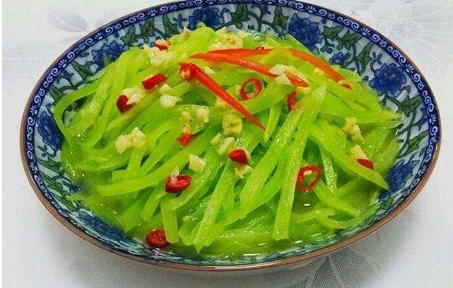 莴笋炒豆腐肉丝，清爽美味，营养均衡的家常佳肴