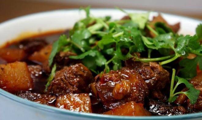 红烧牛头肉与豆腐的绝妙搭配，美味与健康的双重享受