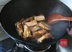 蛋白干豆角烧排骨的做法