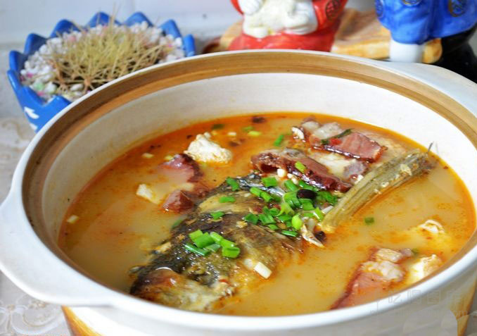 香菇炖鲤鱼豆腐，鲜美滋补的家常美食