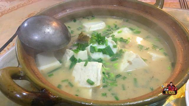 娩鱼头豆腐汤，鲜美滋补的家常美味