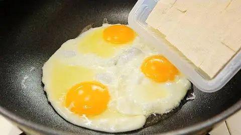 白豆腐与鸡蛋的完美邂逅，简单家常菜的健康魅力