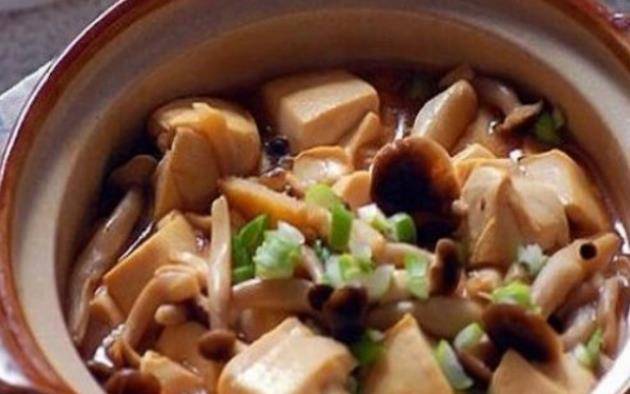 客家石螺豆腐煲，传统美食的魅力与家常做法解析
