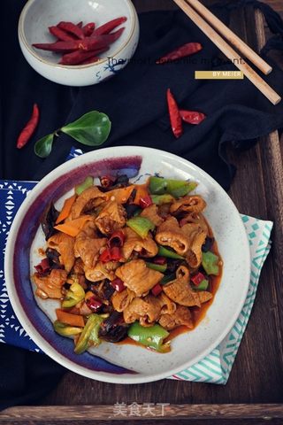 豆腐干烧肥肠，美食界的经典搭配，口感丰富，营养满分！