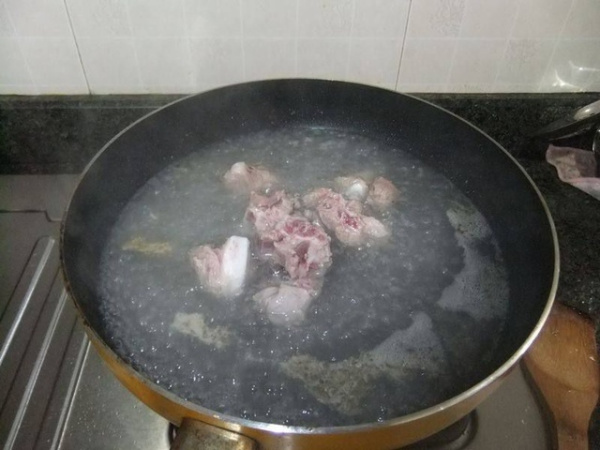 夏天排骨麦冬汤的做法