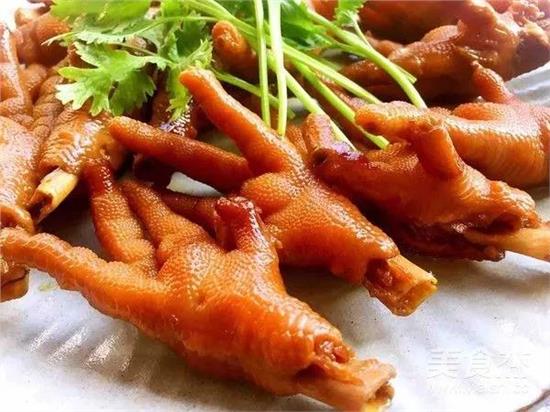 用卤料做卤鸡脚的做法
