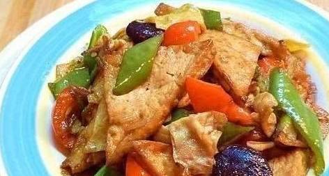 洋葱炒厚豆腐，家常美味，健康之选