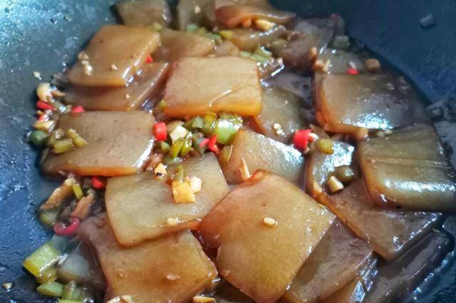 鸡肉魔芋豆腐煲，低脂营养的美食佳选