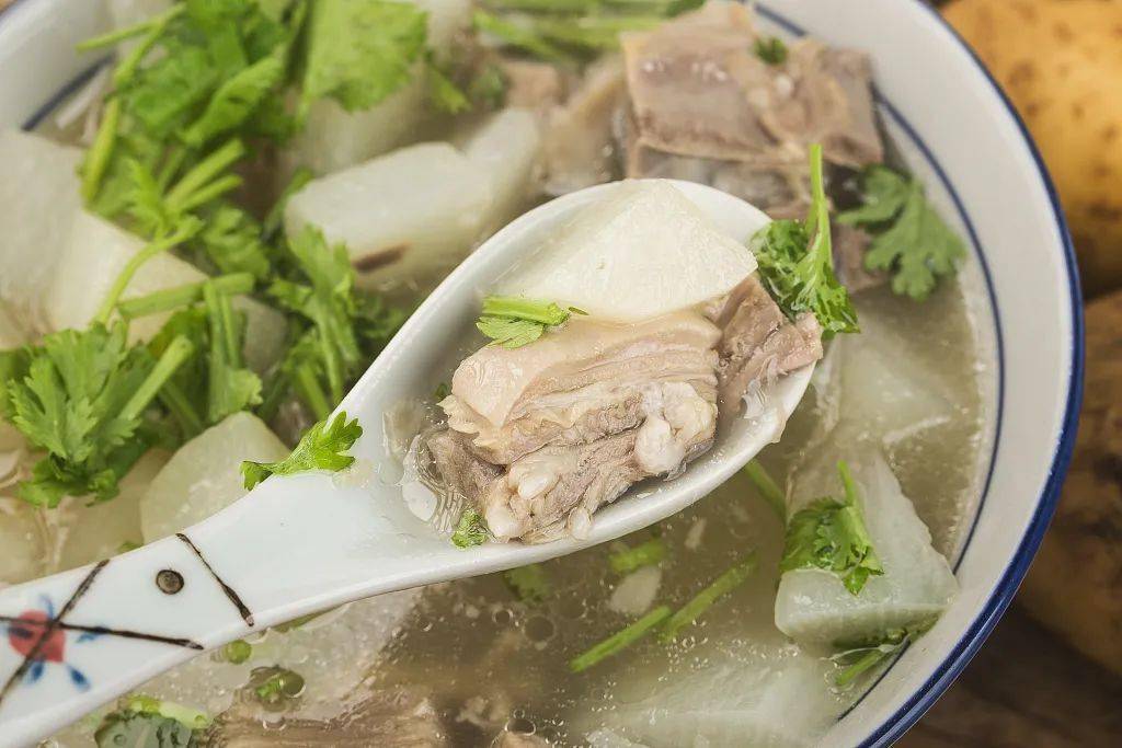 豆腐炖羊肉，冬日里的暖心佳肴