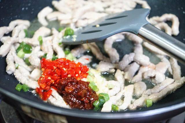 川菜魅力，豆腐丝的百变风味与家常做法解析
