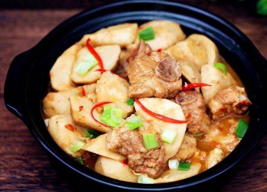 红烧牛肉面放排骨的做法