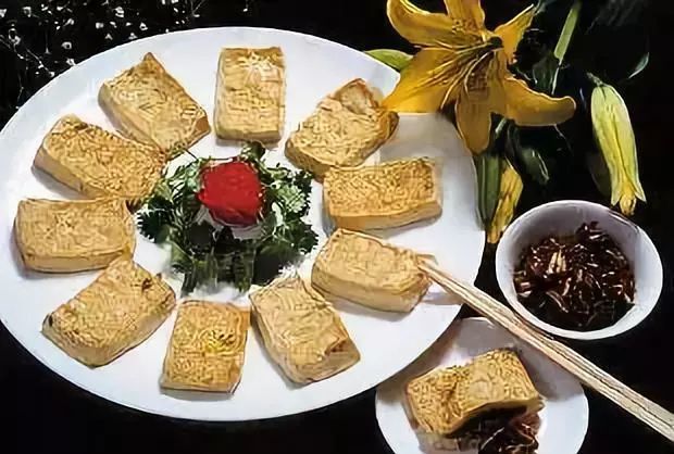 广西特色美食探秘，烟熏血豆腐的制作与魅力