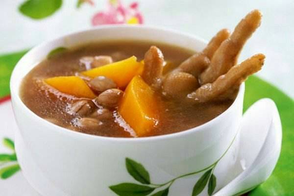 鸡爪炖花生，家常美食的滋补佳品