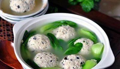 白汤木耳豆腐汤，滋养身心的一道温润美食