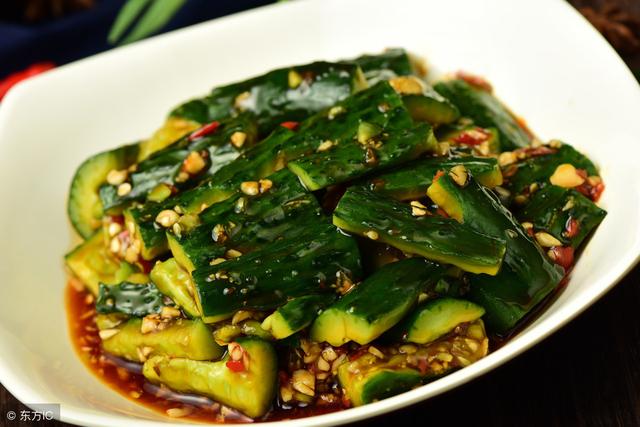 夏日消暑佳品，盐水黄瓜拌豆腐的做法与益处