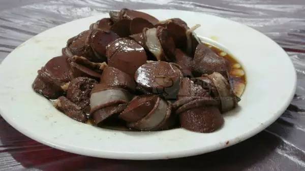 广西特色美食探秘，糯米猪血肠的制作与美味