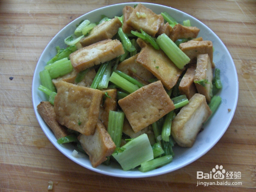 潮汕豆腐炒芹菜，家常美食中的健康密码