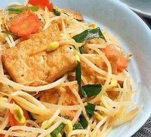 煎豆腐炒豆芽韭菜的做法