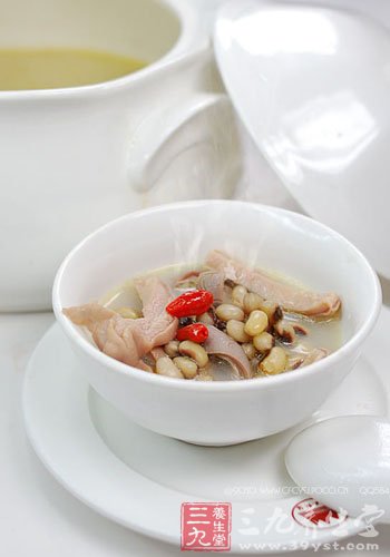 酸菜冻豆腐血肠，冬季暖胃美食的制作与养生之道