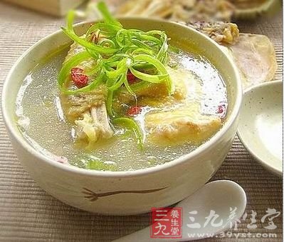 酸菜冻豆腐血肠，冬季暖胃美食的制作与养生之道