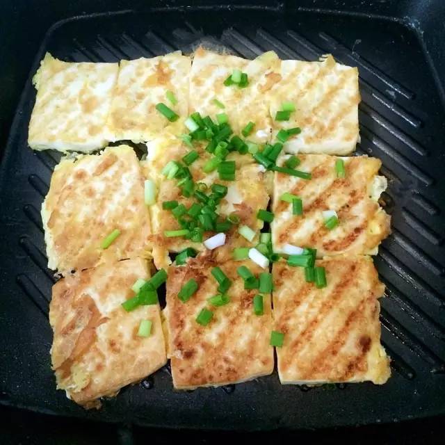 尖椒豆腐条炒火腿，家常美食的惊艳组合