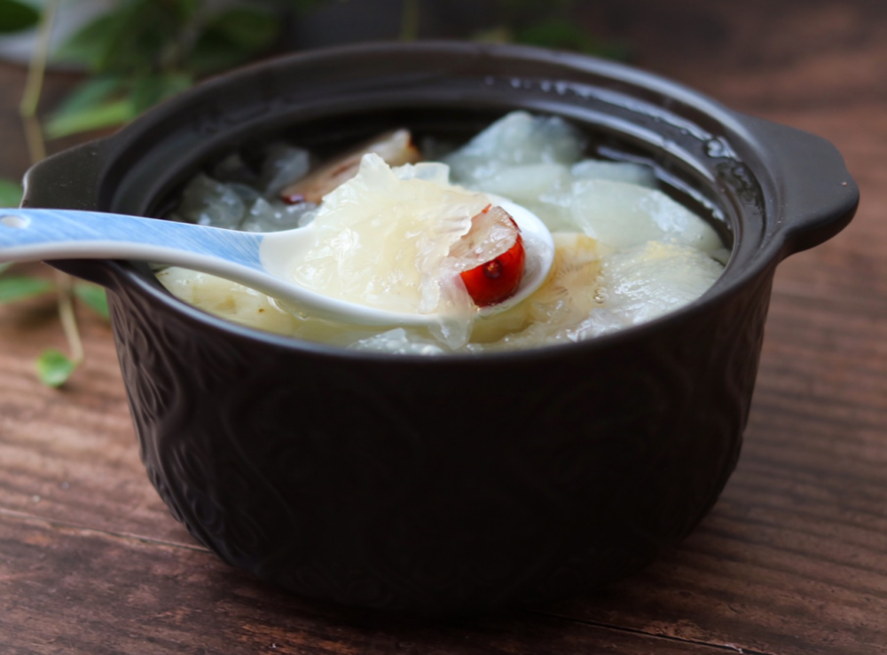 雪梨炖煮，清甜滋润，滋润身心的小秘密