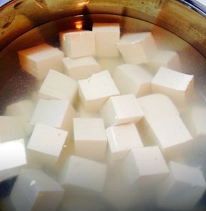 豆腐卷鸡蛋豆腐汤，温暖滋养的家常美味