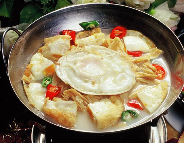 豆腐卷鸡蛋豆腐汤，温暖滋养的家常美味