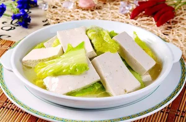 豆腐白菜炖鸡蛋，家常美味，营养满分