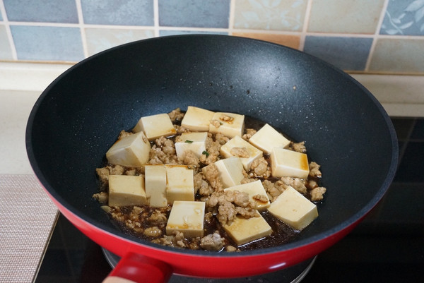 巨型豆腐的美食之旅，揭秘制作奥秘与家常食谱