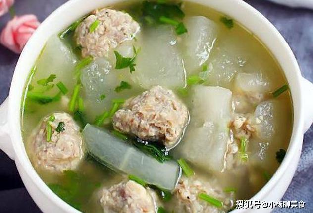 豆腐泡煮丸子的家常美味，营养与口感的完美融合