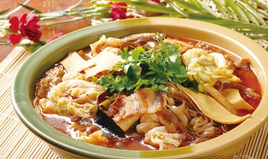 豆腐炖粉条土豆，家常美食的温暖味道