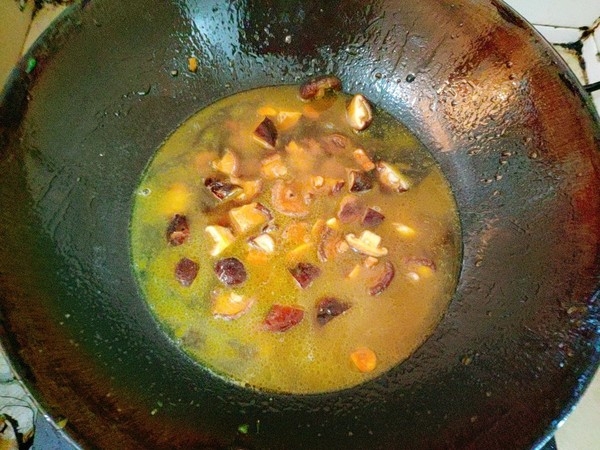 香菇干豆腐辣椒炖，家常美味养生佳肴