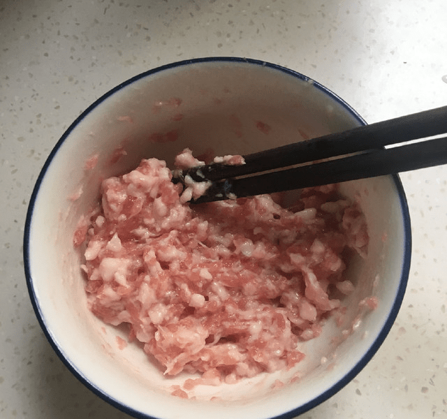鸡蛋裹肉末客家做法