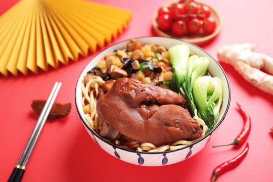 客家焖猪脚，传承千年的美食魅力