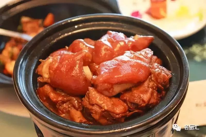客家焖猪脚，传承千年的美食魅力
