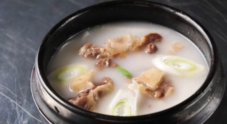 韩国骨头汤，滋补养生的美味佳品，学会简单做法滋养身心
