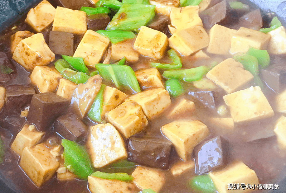 大葱焖白豆腐，家常美食中的营养密码